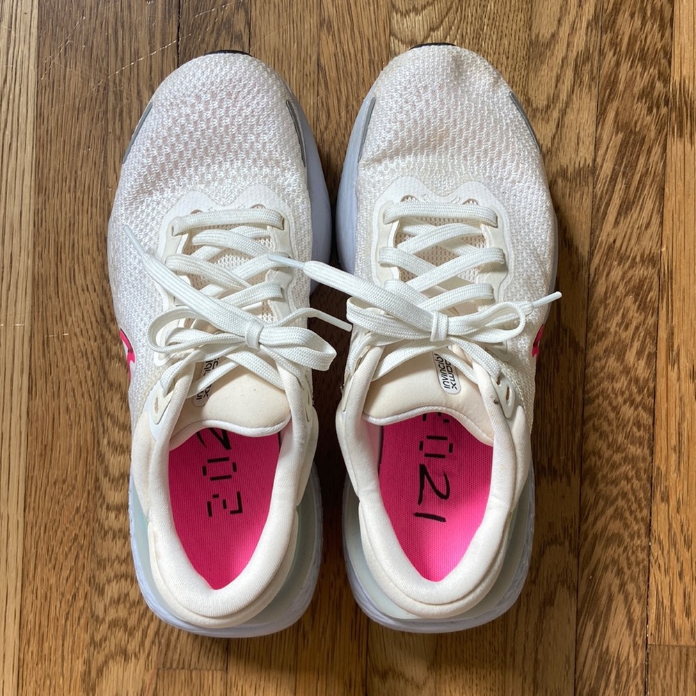 Women's Nike ZoomX Invincible Run FK Shoes Size 10